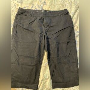 Black st John’s bay capris size 24